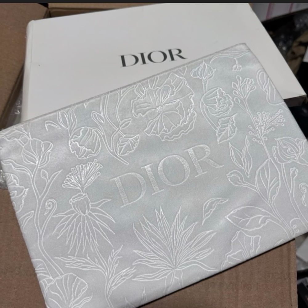 Dior New TROUSSE WHITE VELVET Cosmetic /Floral Embossed Pouch - Picture 9 of 16